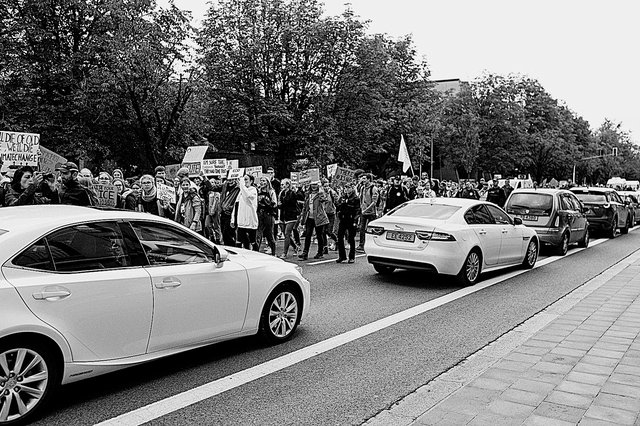 Les jeunes disent marcher à contre-courant (ici à Luxembourg à l’automne 2019), mais leurs pratiques différent parfois de leurs