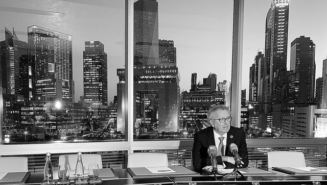 Pierre Gramegna, ministre des Finances, au cours d’une conférence de presse devant le quartier financier de Dubaï, DIFC