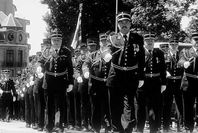 Parademarsch der Polizei an Nationalfeiertag vor der Fusion mit der Gendarmerie