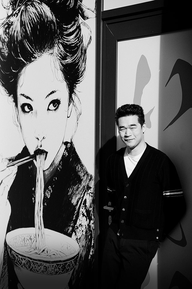 Dali Zhu devant son nouveau restaurant, mardi matin, à la Cloche d’Or