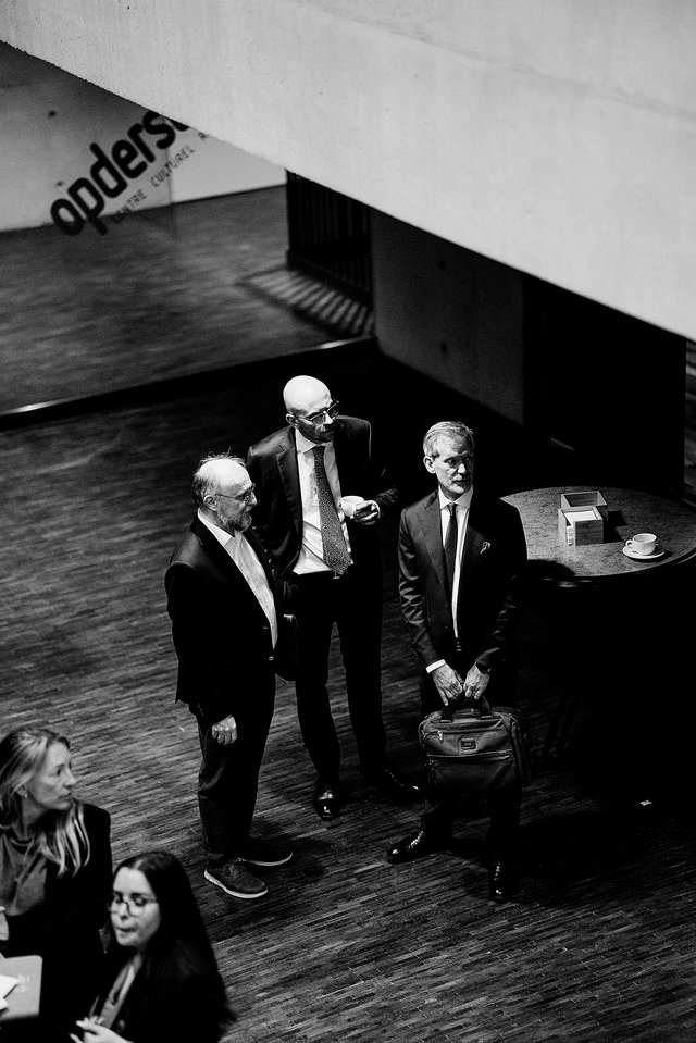 Vertreter des AMMD-Verwaltungsrats (Präsident Chris Roller rechts) vor Beginn der Krankenkassen-Quadripartite im Mai