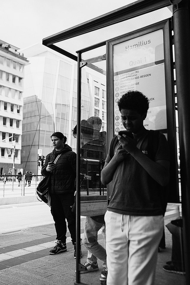 Infinite scroll, Autoplay und ungebremste Notifications binden die Aufmerksamkeit