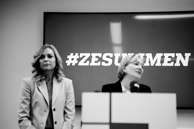 Taina Bofferding et Paulette Lenert, ce lundi lors d’une conférence de presse