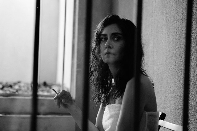 Roya von Mahnaz Mohammadi:  Wie weiblicher Widerstand gegen ein patriarchales Regime aussehen kann