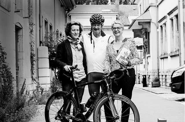 L’auteure Laurence Klopp (à gauche) et l’illustratrice Diane Jodes, avec le ministre des Affaires étrangères Jean Asselborn (LSA