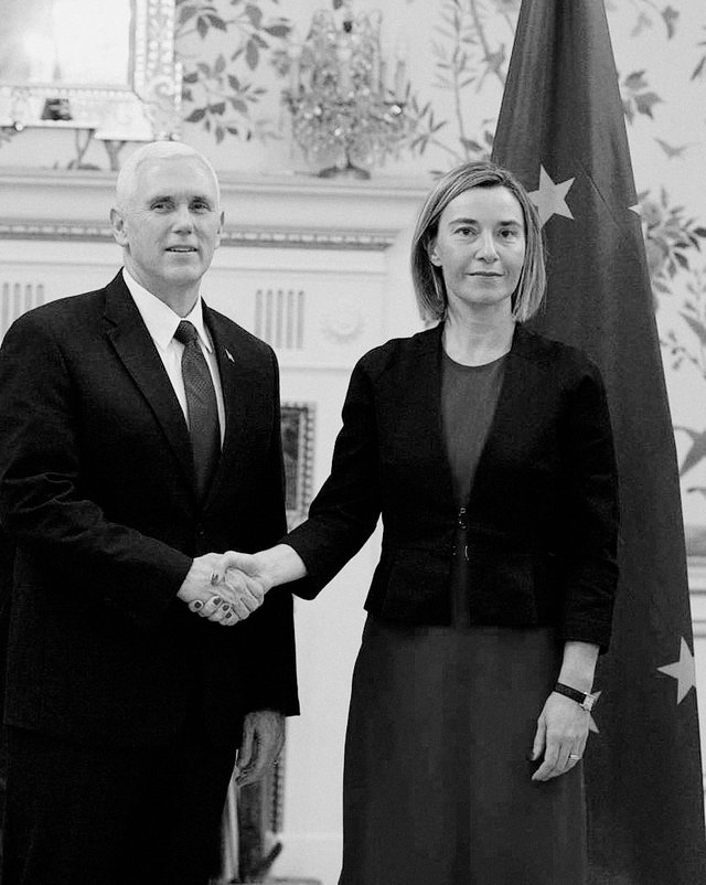 Mike Pence und Federica Mogherini